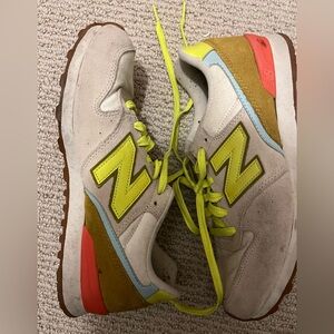 JCrew New Balance 696 Running Sneakers women size 9 Pre-owned